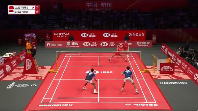 梁伟铿/王昶接发偷后场打乱网口站位 从前三拍规避高强度抽挡对抗