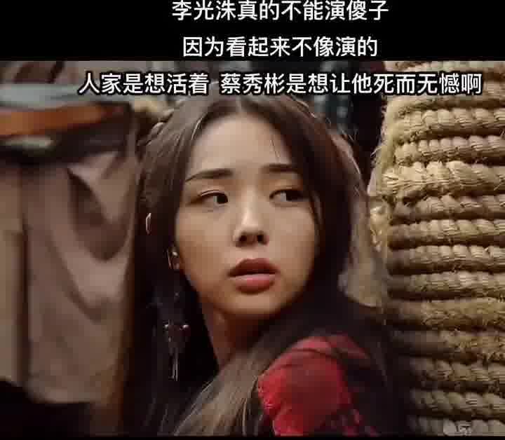 后面那个光头笑场了