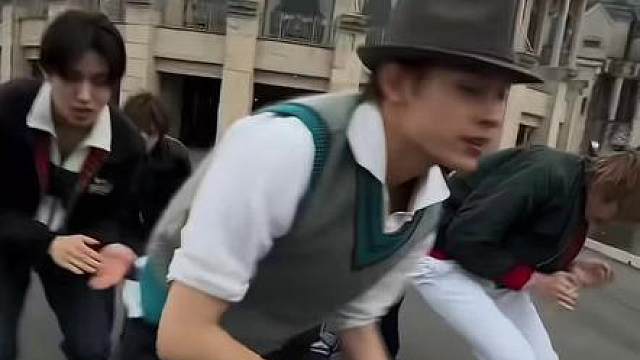 电锯拉起来 拖拉机坐起来！