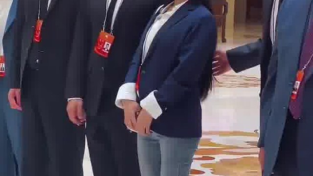 哇！看李子柒旁边站的都是谁呀？ 帅