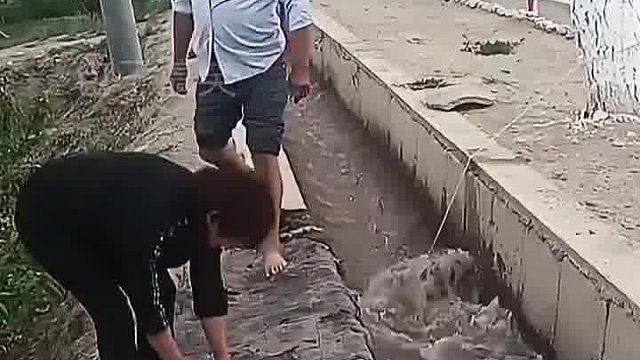 轻松把水引出来
