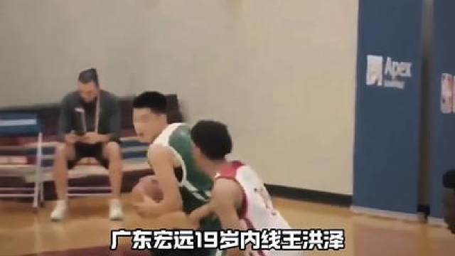 王洪泽NBA学院赛首秀惊艳拿下15分