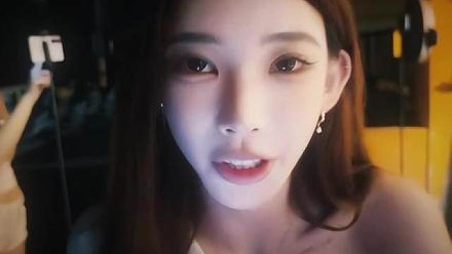 “这么多年再多骂也没哭过的小女孩变成了为自己不能给别人带来什么而会掉眼泪的大姐姐了。”