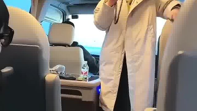 这个导游真霸道，胁迫游客消费2000元，建议立即报警处理！