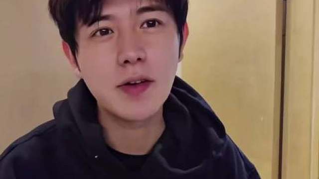 年初就被曝有私生子
后来说不想让孩子毁了自己的人生
为什么立渣男人设还能火啊 ​​​