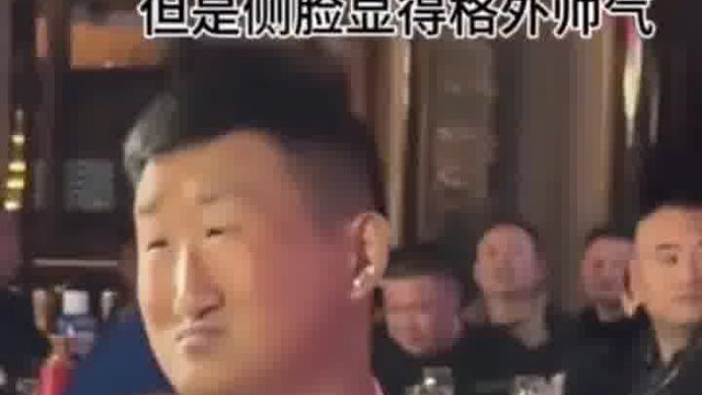 有些男人长得不好看可能是正脸不行侧脸就跟换了个人似的