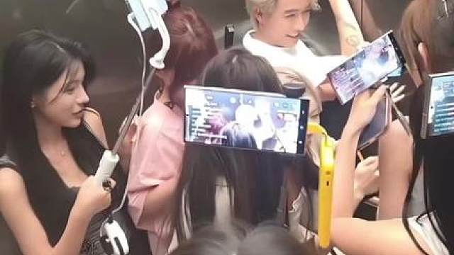 “如果你没看过以前的他们，那你一定不会知道此刻有多感人。”