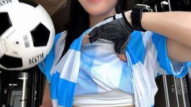 推给仰卧起坐做不到100个的软蛋