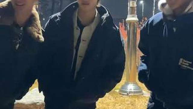 所有人立马学如何开拖拉机