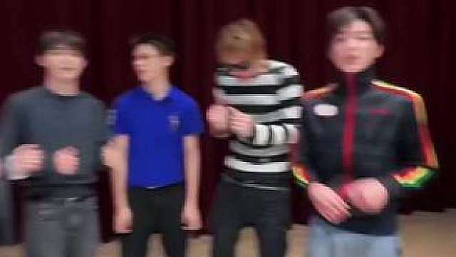 男孩们拖拉机开起来！发力中...