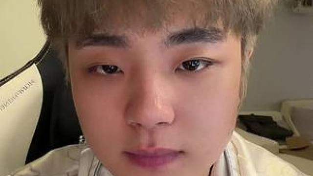 太心疼钢牙了 给钢牙投一票吧