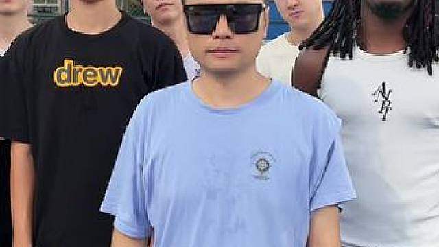7.18新化银马东方篮球街区安尼和娄底球王贺赵杰有一场单挑百分，同时还会有一场精彩5ｖ5比赛，我们现