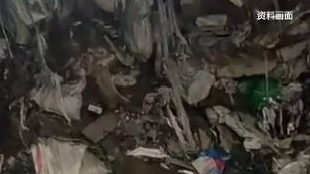 辽宁暴雨后一小区地库坍塌，露出大量生活垃圾