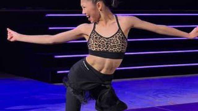 就爱这力量感、血气感充足的感觉！13岁女孩秀腹肌，你的“大魔王”来了！