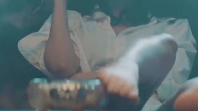 “氧气初恋脸，火辣好身材”