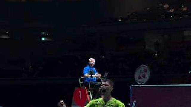 小波波夫以21-11 21-19战胜渡边航贵，夺得赛季第三冠