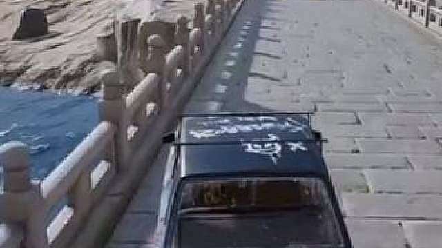 敌人：快跑，有外挂