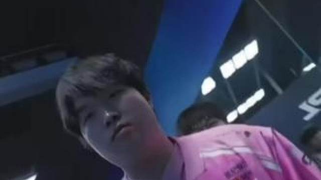 必须得哄，不哄就不玩，