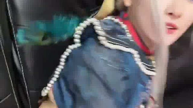 我想跟她比试一下