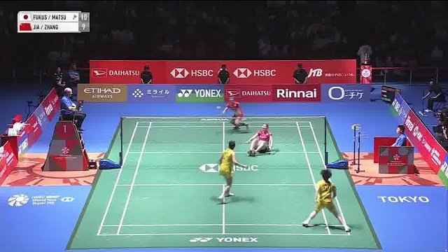 贾一凡/张殊贤被动快速左右站位 人守网一人兜底后场