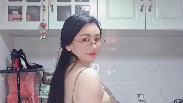 才不惊人前惊人，貌不出众后出众