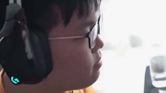 Bin哥和圣枪哥对教练和队友的态度，没有对比就没有差距！ 

 ​​​