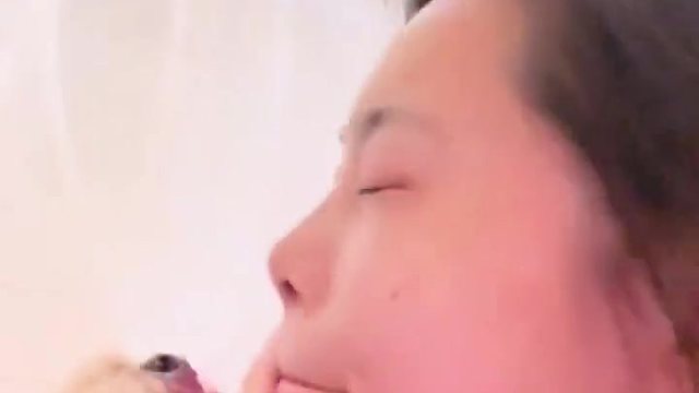 小狗也会接吻真可爱