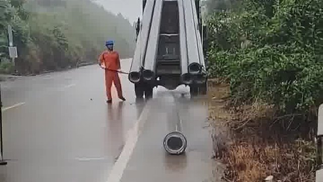 这卸车方式得赔不少钱吧！
