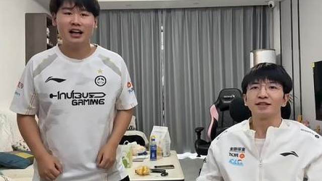 BLG 1-2 DK，此刻的WEI和ELK表示 哎，丢人，LPL就是一个大陀螺，谁也别笑谁。