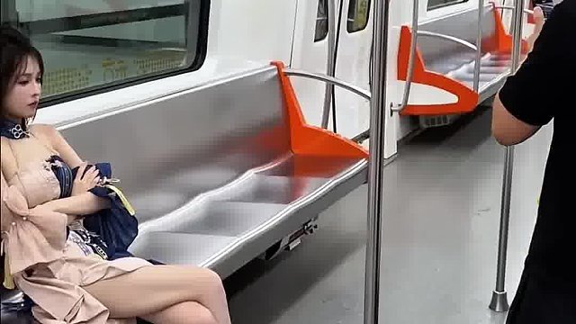 路上遇到一个极品
