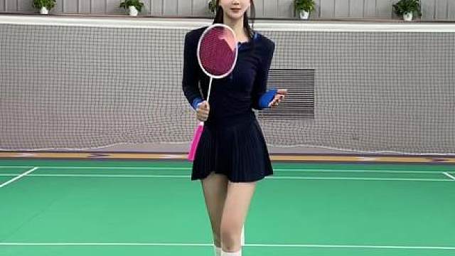 为什么女生打羽毛球都喜欢穿裙子？我国哪年出生的人最多？