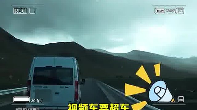 开车真霸道，压线行驶堵后车。网友：这是良心已经坏了