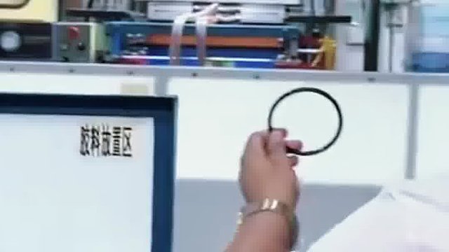 来访客户吐槽油缸漏油，选对格莱圈厂家少走弯路