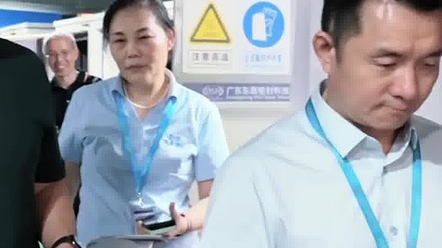 陪同来访客商看车间，TG40旋转格莱圈自产库存充足