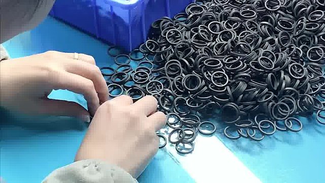 小妹一顿操作猛如虎，客户拿到手中直夸虎！