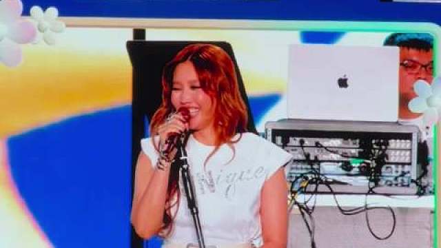 ALin音乐节演出中遭遇设备故障，然后cue了台下鹿晗粉丝互动救场，芦苇们全程默契积极配合，为技术团