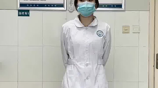 上班治病救人 下班都市丽人