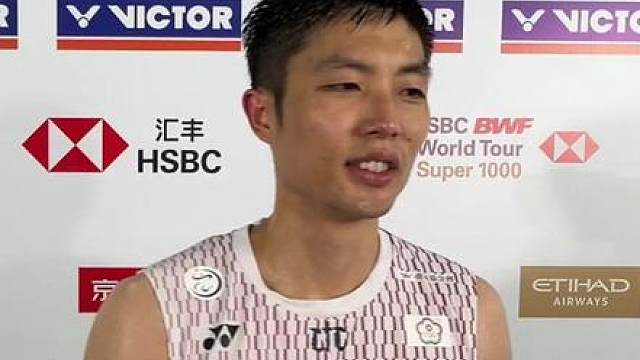 心软的神周天成回应给等候球迷买咖啡：昨天太疲劳，希望他们能等到别的球员签名