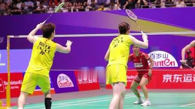 恭喜芳新组合2-1凤凰组合首夺中公冠军！来感受顶级混双之间的对抗。