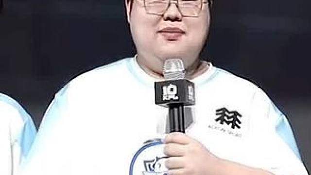当TTG爆了一诺后，小胖瞬间不笑了，他明白这波节奏真的大了