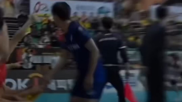 自由人不受点位限制，全场各处都能救球#排球