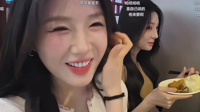 抱抱此时还不知道壮壮在憋大招，还以为她只是看恋爱本