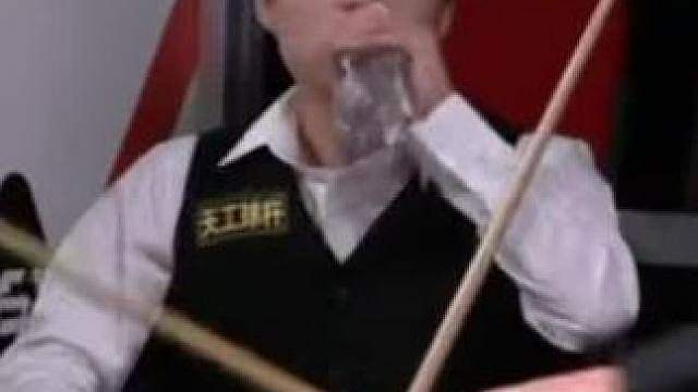 江俊又一次不尊重对手！比赛上情绪失控爆肝解球，墨菲建议直接禁赛