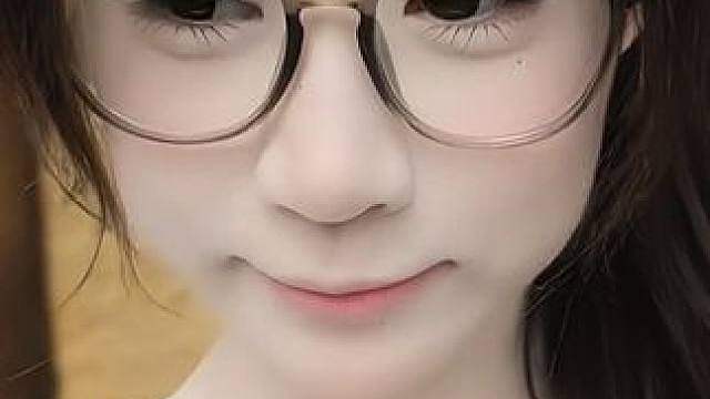 豆包；又是糟糕的一天！偷偷吃零食被发现罚站咯