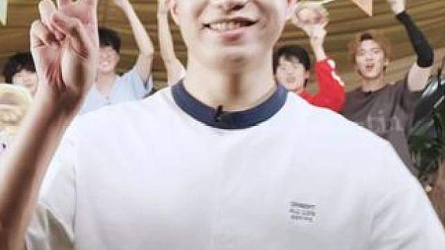 老友相聚，我有特别的合照方式
