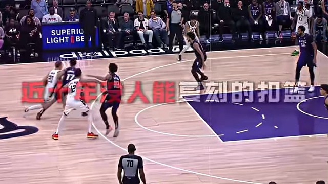 逆天弹跳隔扣，这就是年轻的天赋吗？#篮球
