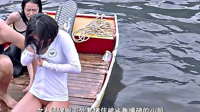 女子脱了衣服成就众人