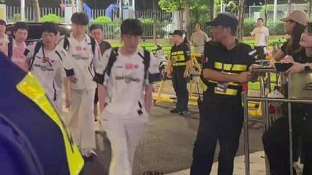 AL首发上单Flandre，后改为Breathe
BLG首发上单Wenbo

今天真是大闹麻看路透F
