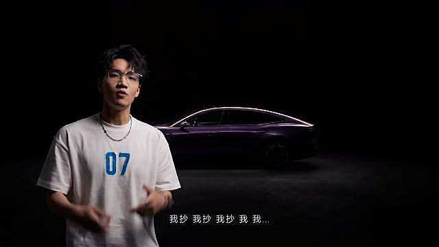 论车企公关玩活舆论，还得看MG总经理一首《我抄》RAP。摒弃生硬公关稿，用年轻化自嘲说唱反转设计争议
