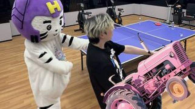 肉宝们拖拉机开起来！
